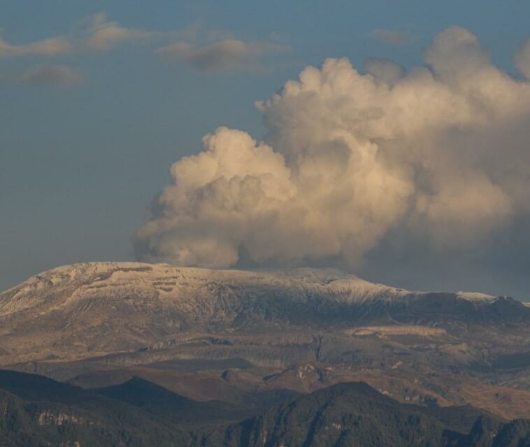 En video: el sonido de un gran pulso de ceniza del volcán Nevado del Ruiz