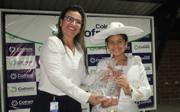 Ganadores en el XII Concurso Regional Intercolegiado de Canto