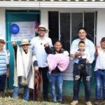 Gobernador de Caldas entregó viviendas a tres familias de Riosucio