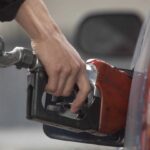 Gobierno anuncia aumento mensual en precio de la gasolina