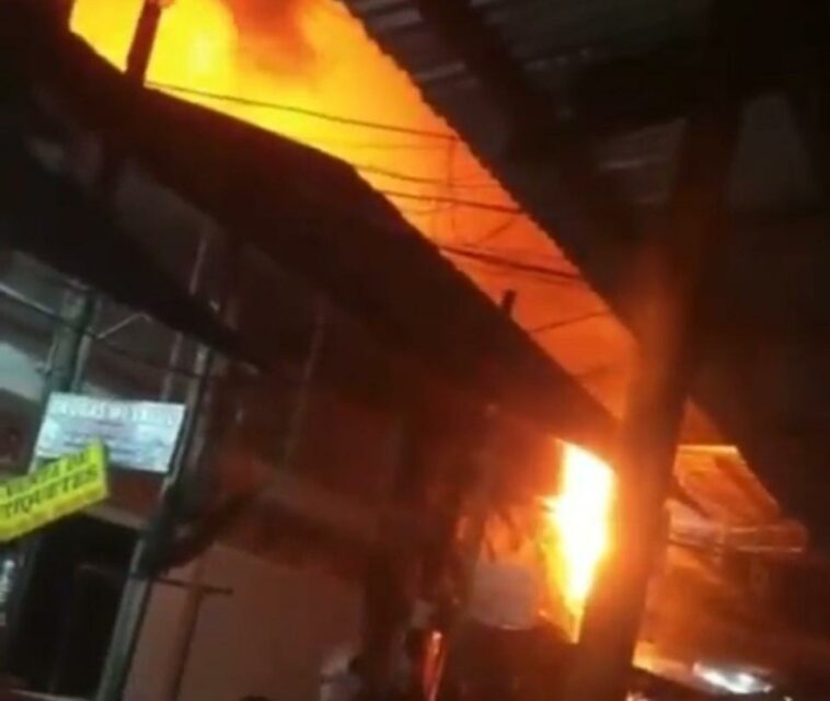 Incendio destruyó media zona comercial en pueblo de Nariño