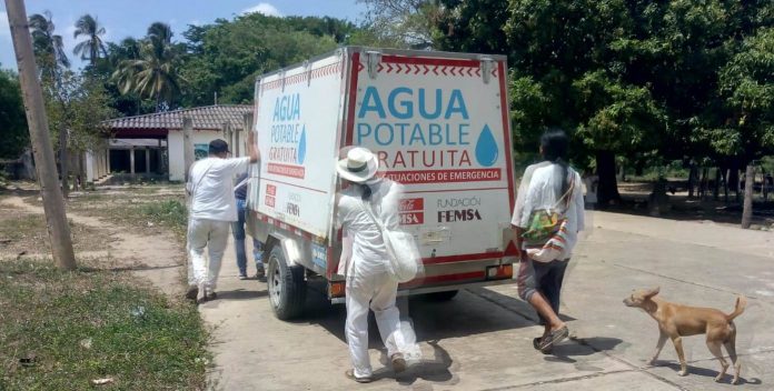 Este es el vehículo que lleva agua sitios de difícil acceso en el municipio de Dibulla, en el departamento de La Guajira.