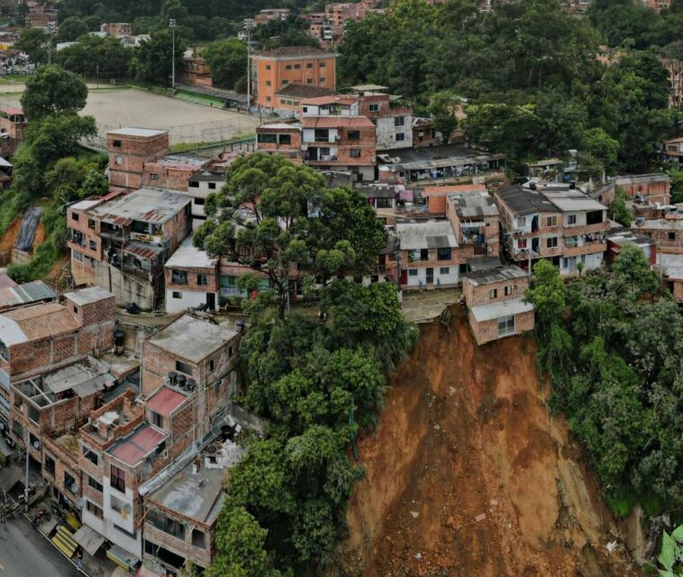 Movimiento en masa dejó 22 viviendas afectadas en Medellín