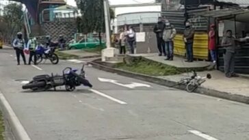 Otro accidente en la vía Panamericana en Pasto; agente de tránsito y ciclista chocaron, ambos resultaron lesionados