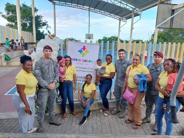 Pedagogía y entrega de regalos a niños isleños y raizales. 