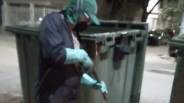 Personal operativo de interaseo realizó lavado y desinfección de canecas