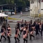 Polémica por mujeres en traje de baño y gorra militar en el Ayacucho