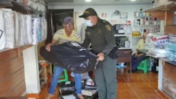 Policía ayudó a una familia de Samaná que requería un coche de ruedas para su hijo
