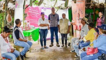 Una capacitación de como preservar el medio ambiente, recibieron campesinos de la vereda El Cumbre en zona rural de Hatonuevo.