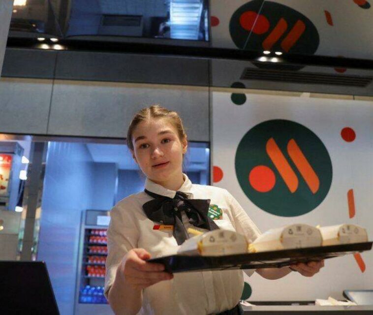 Rusia inaugura en Moscú la tienda que reemplaza a McDonald's