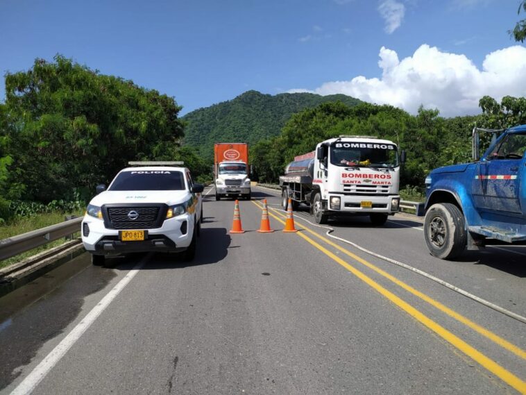 Se incendió un vehículo en la Troncal del Caribe