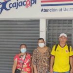Aspecto del cierre de la puerta de la EPS Cajacopi en Maicao, tras la reiterada negación de prestarles el servicio a unos infantes.