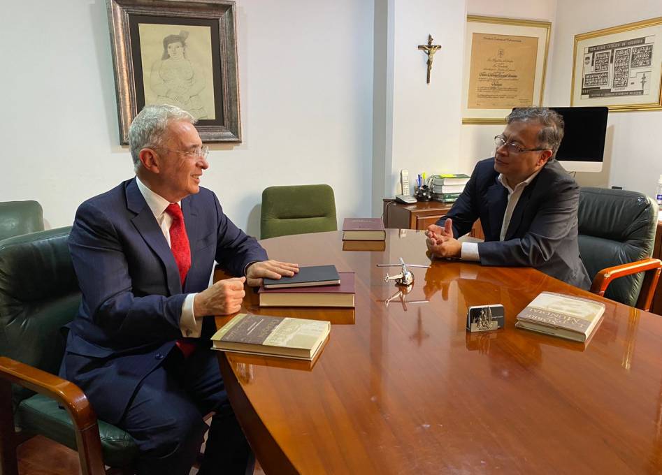 "Histórico": así califican los analistas lo que fue el encuentro entre Álvaro Uribe y Gustavo Petro