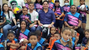 ‘Golazo’ de Luis Díaz: sella alianza con Mindeportes para formar 800 niños