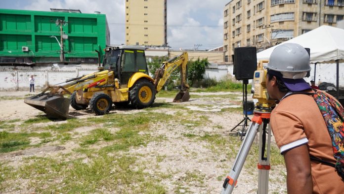 120 vendedores estacionarios del Centro harán parte del mercado Sredni, que comenzó construcción 