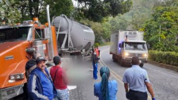 Accidente con tractomula dejó tres fallecidos en la vía Medellín-Bogotá