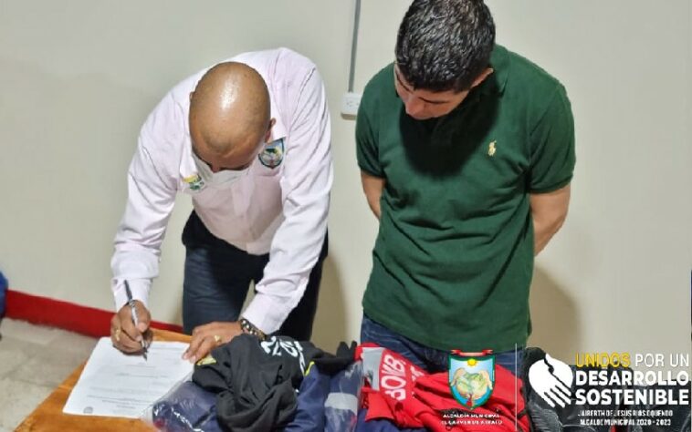 Alcaldía de El Carmen de Atrato – Chocó, hizo entrega oficial de dotación y sede, al cuerpo de Bomberos voluntarios.