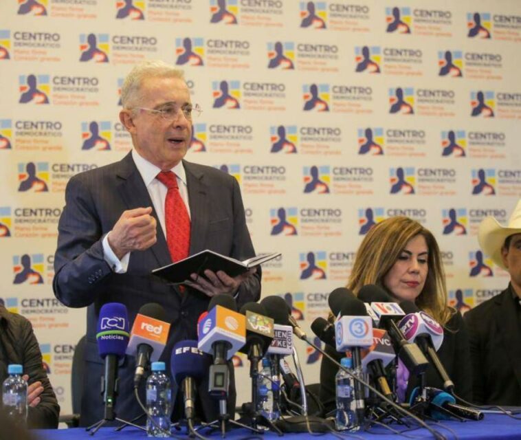 Álvaro Uribe se reunirá con el CD para definir opisición al gobierno Petro