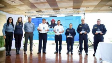 Bomberos del Eje Cafetero reciben formación básica y media gracias al proyecto «Héroes a clase» de Efigas