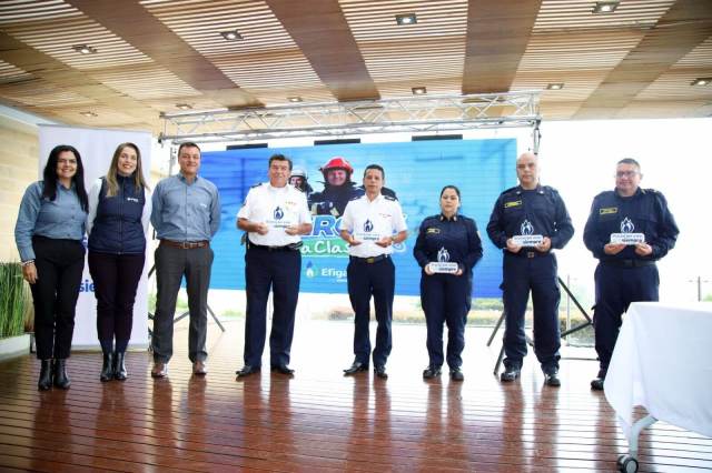 Bomberos del Eje Cafetero reciben formación básica y media gracias al proyecto «Héroes a clase» de Efigas