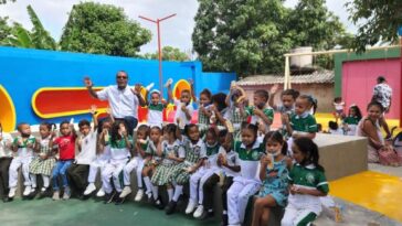 Muy feliz se encontraba el alcalde de Dibulla, Marlon Amaya Mejía en la entrega de la cancha múltiple de la institución educativa de Mingueo convertida en fomento de deporte y recreación.