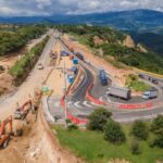 Colapso vial por alto flujo vehicular en carretera que conecta a Bogotá con Girardot