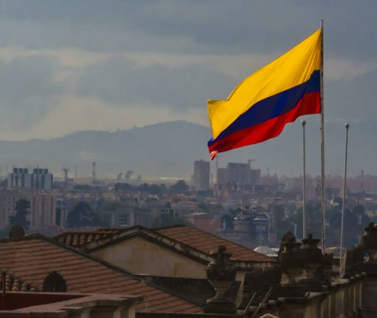 Colombianos leen de forma colectiva la Constitución del 91