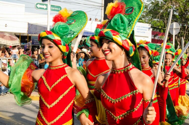 Comparsas locales y nacionales se alistan para participar en el desfile de la Fiesta del Mar 2022