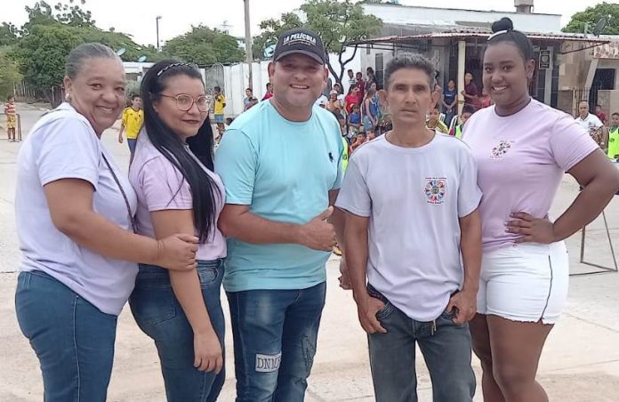 Georgina Sardoth, vicepresidenta; Yosira Fernández, fiscal; Gustavo Picalua, secretario; Geovanny Mejía, presidente y Yulieth Mejía coordinadora de Deporte.