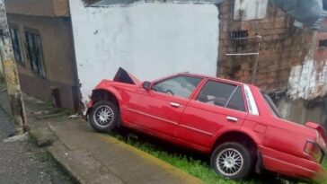 Cuatro personas heridas dejó el choque de un vehículo a una vivienda de Anserma