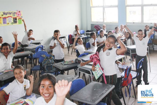 Hoy martes 5 de julio, 35.273 niños, niñas, jóvenes y adolescentes regresan a las aulas de clase en nuestras 28 instituciones educativas oficiales; 20.047 de ellos beneficiarios del programa de alimentación escolar a través de complementos tipo ración industrializada y tipo almuerzo.