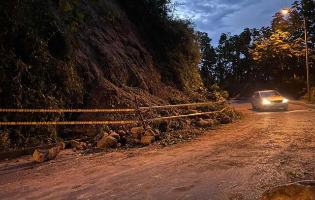 Derrumbe en la antigua vía Liborio – Villapilar deja dos personas lesionadas que se movilizaban en un vehículo