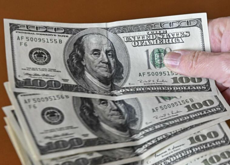 Dólar cerró este viernes a $4.198,7, superando su máximo histórico