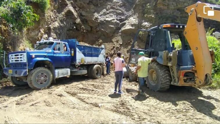 En Aguadas, Caldas, trabajan para despejar vías rurales afectadas por el invierno