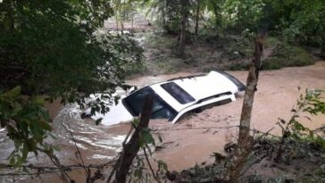 En Cereté, 5 personas casi mueren en un arroyo