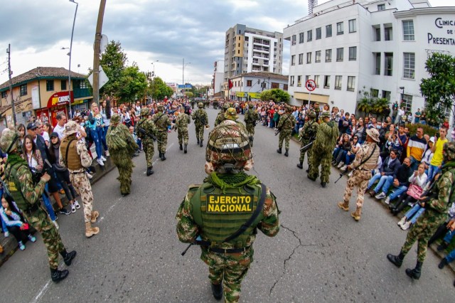 En Manizales también se celebró con el Desfile del 20 de julio