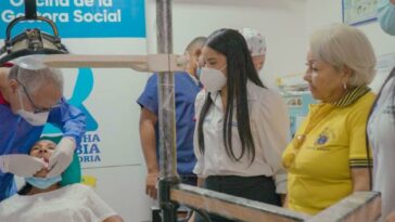 En Riohacha, adultos mayores reciben prótesis dentales por calidad de vida