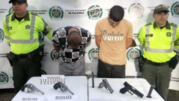 En vías de Riosucio capturaron a dos hombres con cuatro armas de fuego que ocultaron en unas botas