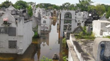 En video: sucreños sepultan a familiares entre las corrientes del río Cauca