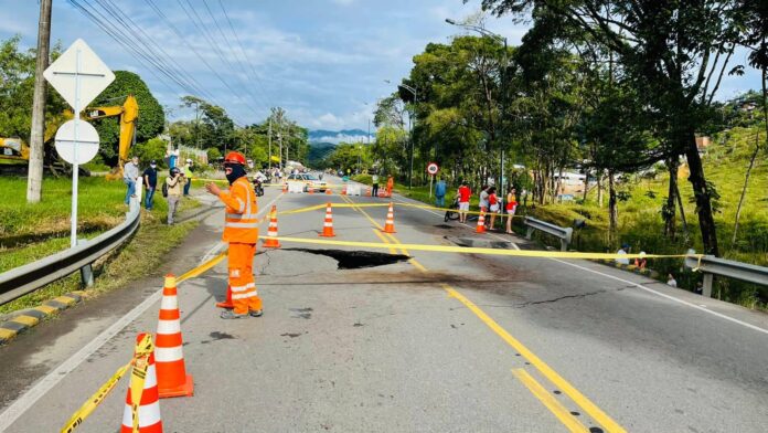 Evalúan soluciones para reparar vía a Acacías tras emergencia invernal