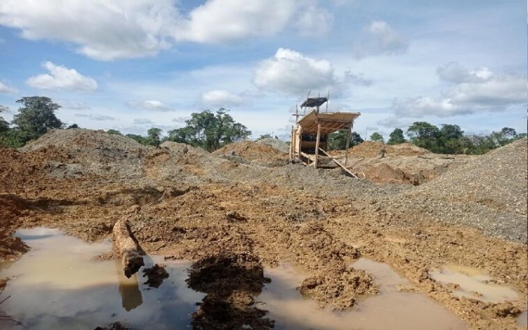Fuerza pública continúa ofensiva en contra de la minería ilegal en Chocó.