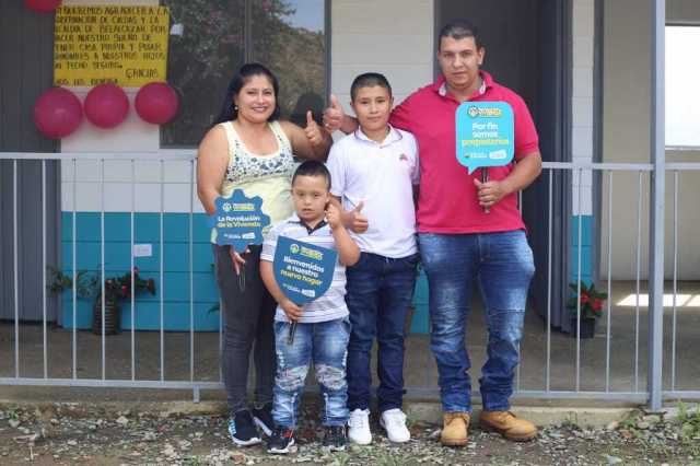 Gobernación entregó una vivienda y mejoró otras diez en Belalcázar y Risaralda