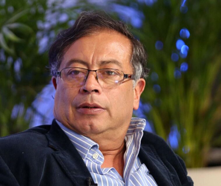 Gustavo Petro les recomienda a los colombianos no comprar dólares