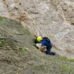 Heroico rescate de un perrito que por poco cae a un río en Cundinamarca