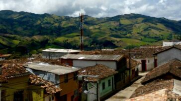 Hombre en Antioquia muere por disparo de Policía al que agredió con machete