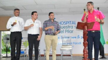 Aspecto de la posesión del nuevo gerente del hospital de Barrancas, Carlos José Parodi Saltarén. En la imagen aparecen: el padre Blaster Pérez, el alcalde Iván Mauricio Soto Balan y quien diserta, Emiro Bonilla Peláez.