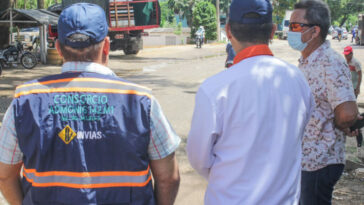 Invías inspecciona deterioro de la carretera troncal que atraviesa a Lorica y asume compromisos