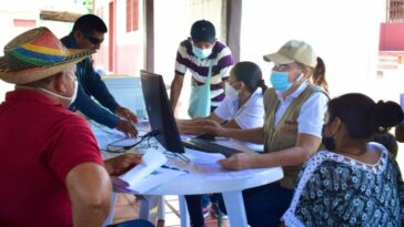 Los habitantes del resguardo Zahino en zona rural de Barrancas, se vieron beneficiados con una jornada de atención en salud y educación.