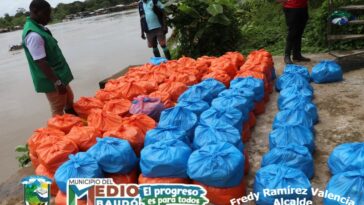 La Administración Municipal del Medio Baudó, en medio de múltiples dificultades, continúa atendiendo la emergencia por ola invernal.