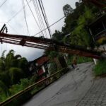 La caída de un poste provoca el cierre total del puente Olivares